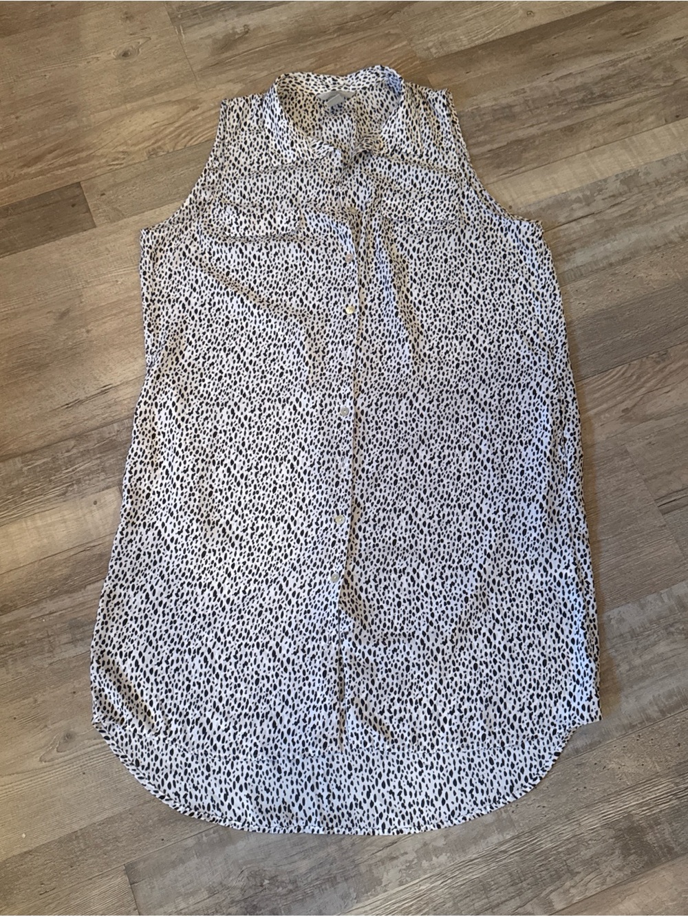 H&M Sleeveless White & Black Dotted Button-Front Women's Top size 14